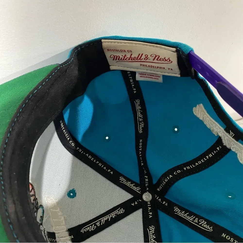 Vintage Mitchell & Ness Charlotte Hornets SnapBack Hat - Picture 6 of 6